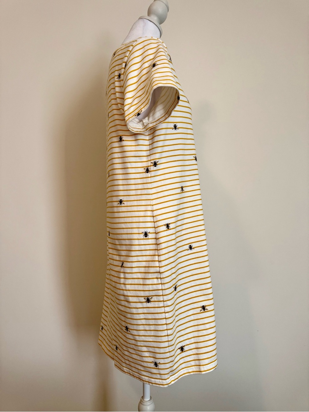 Joules Yellow & White Striped Short-Sleeve Dress with Bee Embroidery size 12 🐝 - Picture 4 of 9